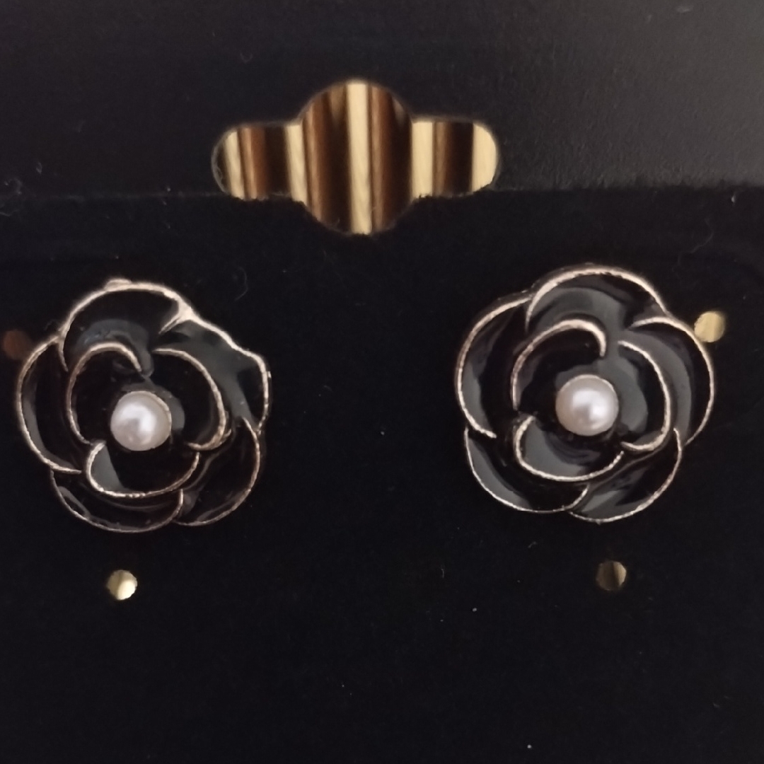 Elegant Silver Floral Earrings